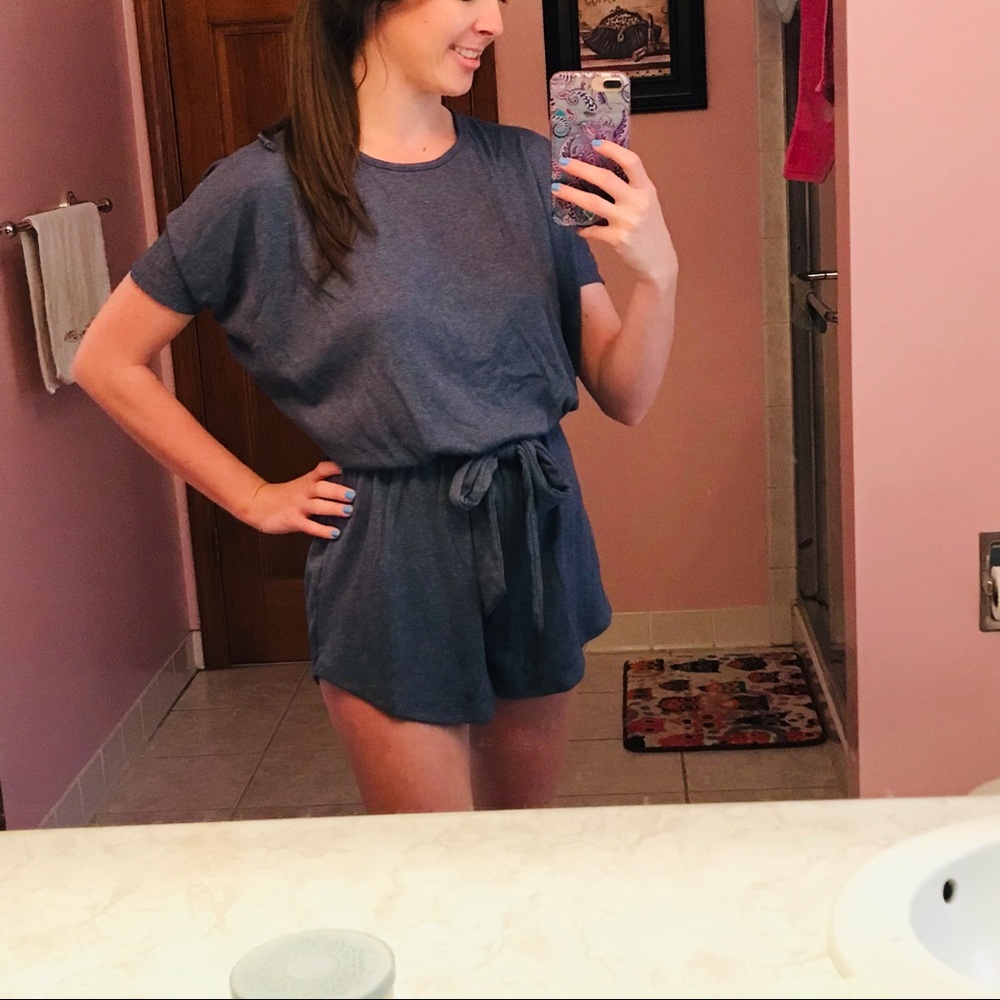 Pink Lily Boutique Navy romper size small comfy!